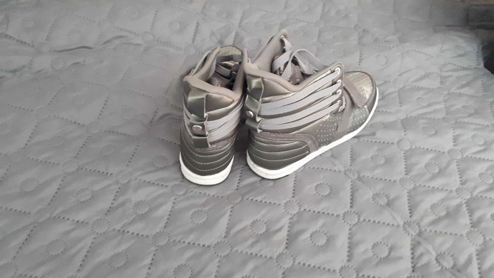 Дамски сиви боти