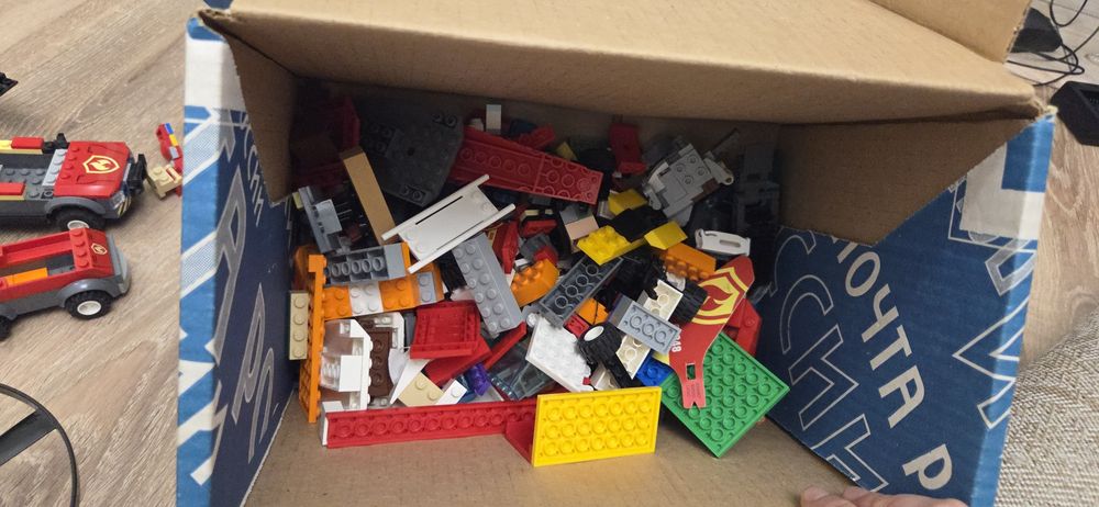 Продам игрушки лего