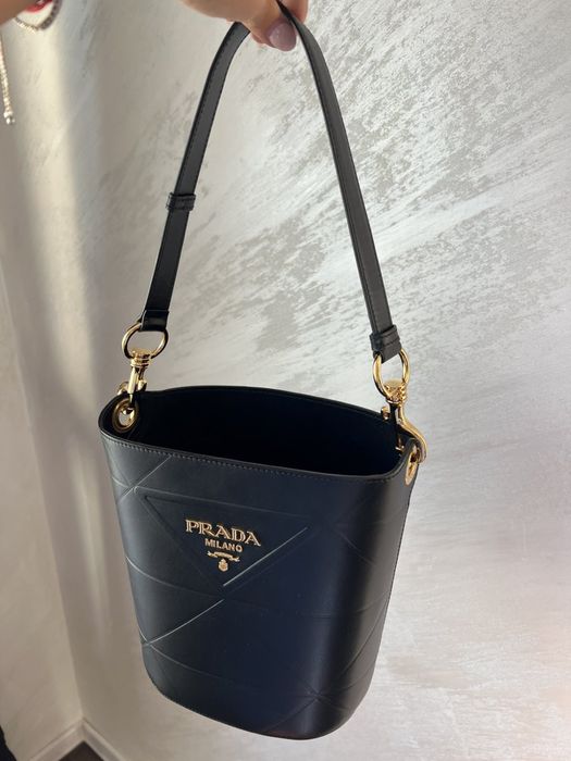 Prada чанта черна