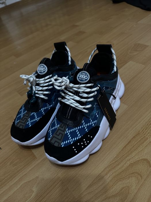 Adidasi chain reaction