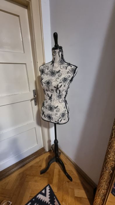 Manechin croitorie cu stativ din lemn masiv