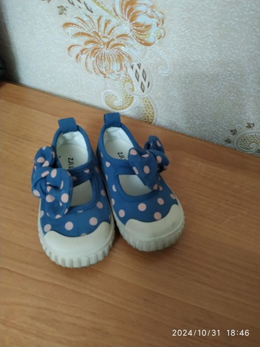 Продам детскую обувь