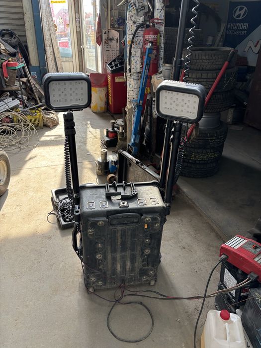 Подвижна станция с телескопични  лампи и акумулатори