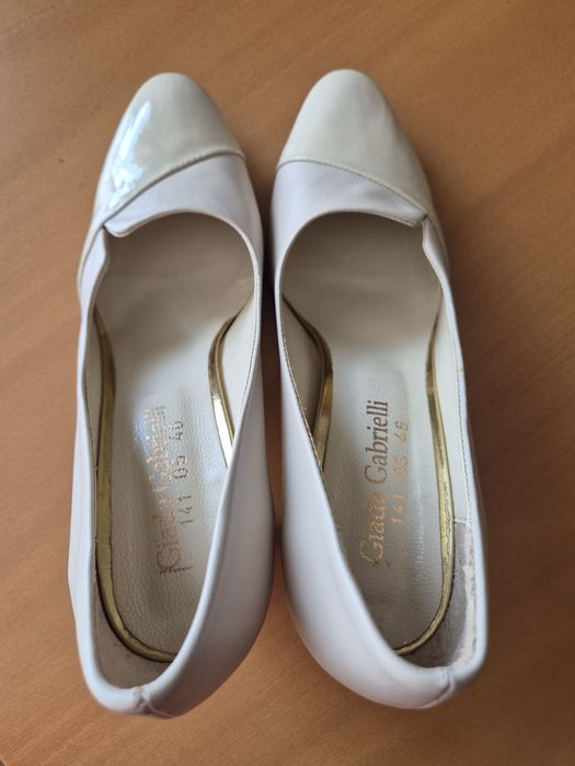 Дамски обувки кожа и лак