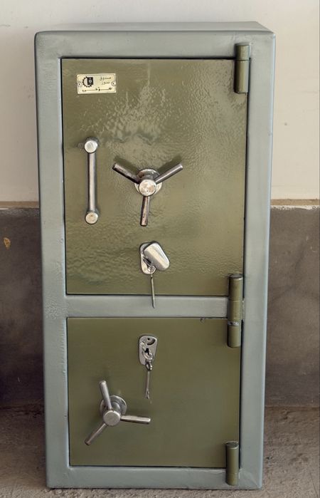 Сейф иранский , высота 102 см