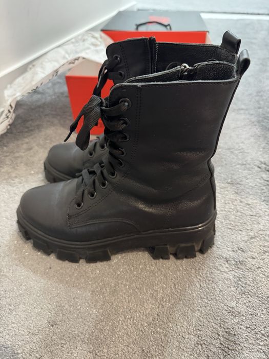 Дамски обувки, кубинки и ботуши  от естетвена кожа