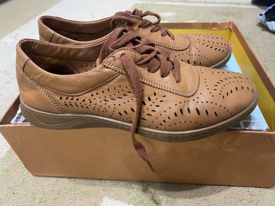 Продам женскую обувь.