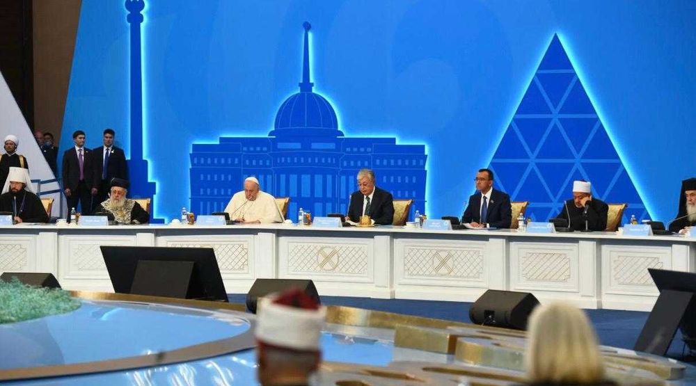 Премиальный стол-трансформер до 90 человек