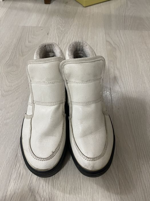 Продам белые сапожки  Весна осень