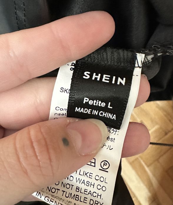 Черна къса рокля SHEIN от изкуствена кожа размер L