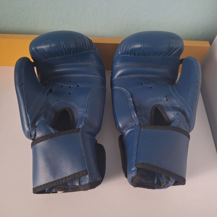 Бокс перчатки,шлем и бинты