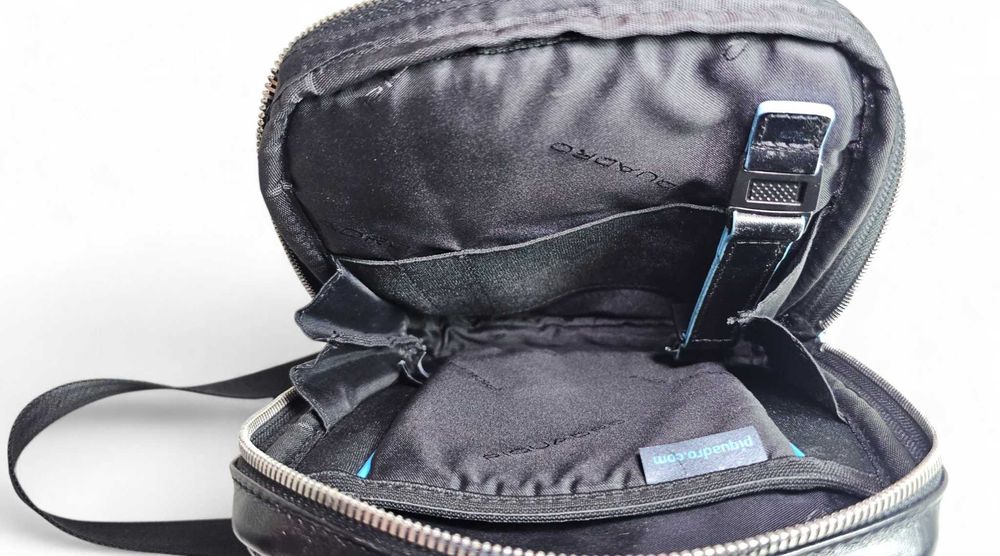 Piquadro - мъжка кожена чанта за през рамо