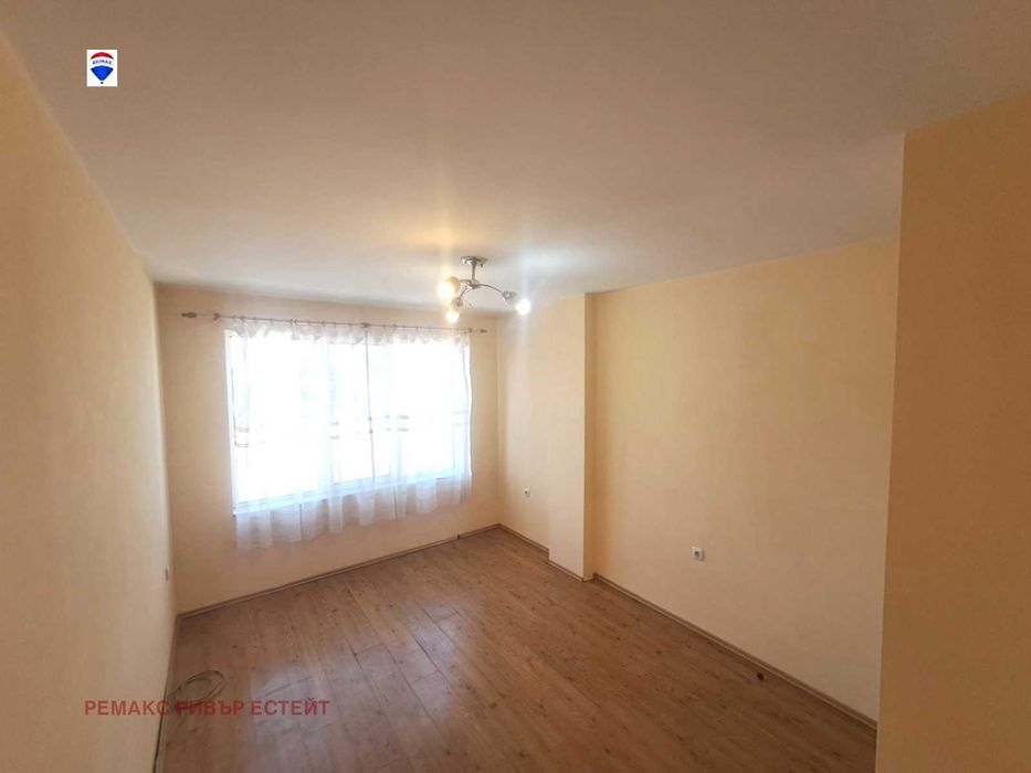 Дава се под наем Тристаен апартамент в Русе, Хъшове - 100 кв.м за 357 € - Снимка #6