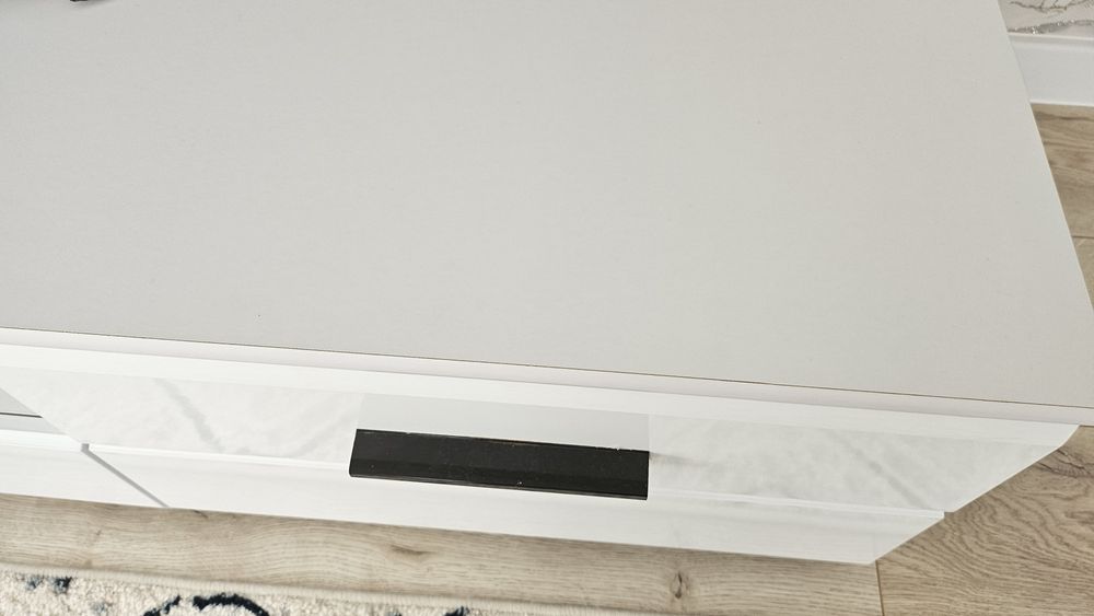 Тумба под тв, размеры 200×50×33.