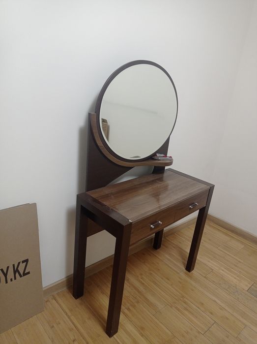Комод с зеркалом