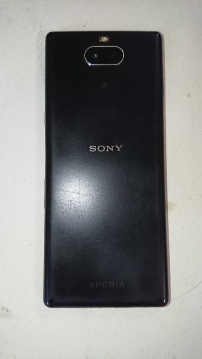 Телефон Sony Xperia 10 - 64GB, 3GB RAM, 6.0 зарядно и кейс
