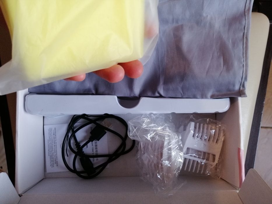 Вакуумна машинка за подстригване на бебе