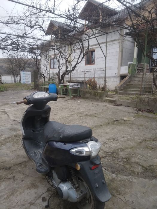 Vand scuter vespa de 125 cc