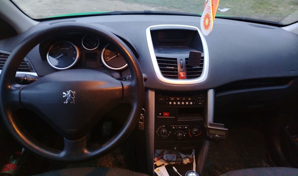 Vând Peugeot 207