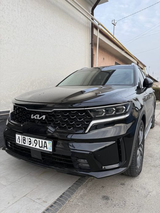 Kia Sorento Full pozitsiya 2023-yil. 3.5 motorli. Kraska toza.