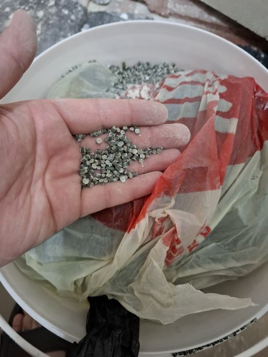 Ruchnoy plastmassa qòyadigan apparat sotiladi