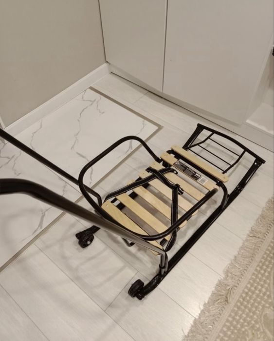 В продажу поступили санки разные