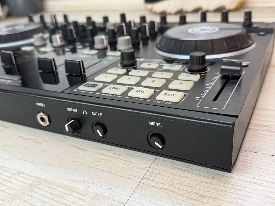 Consola native instruments Dj TRAKTOR kontrol S4 MK3