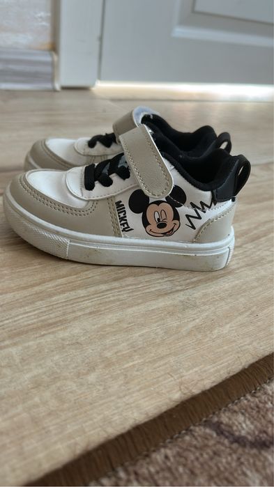 Продавам маратонки 21номер