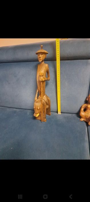 Statui , sculpturi di lemn Africa