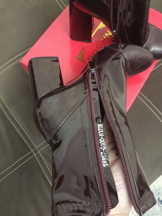 Продам ботинки женские