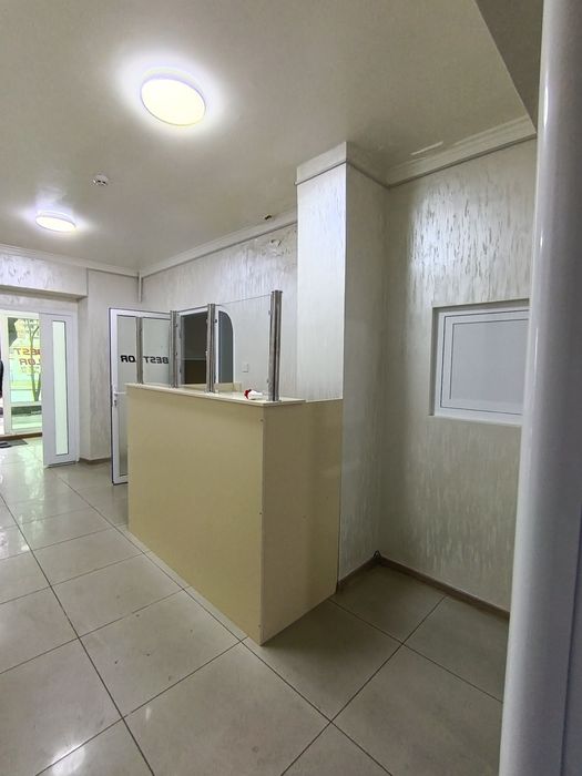 Аренда Центр ул.Бабура Яккасарайский рн нежилого помещения 1 линия