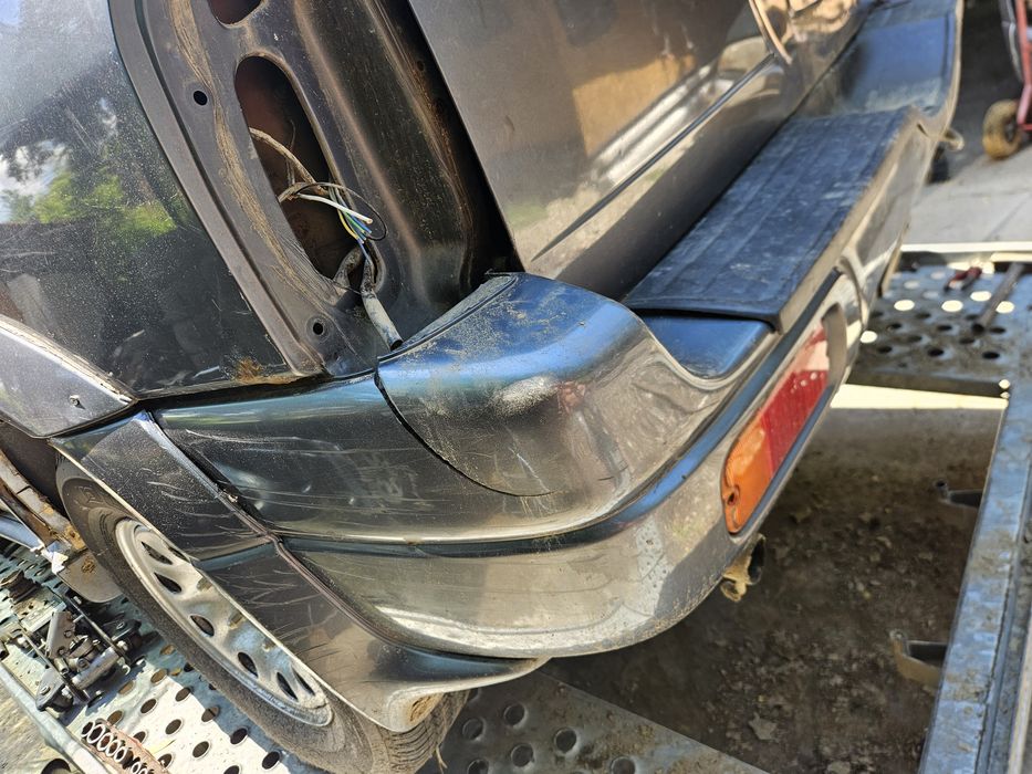 Bara spate facelift 2005 prezinta doua fisuri
200 fara stopuri
300 cu stopuri