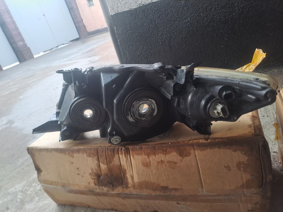 Таёта корола фары пара 30тыс