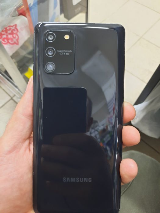 Продам Samsung S10 Lite
