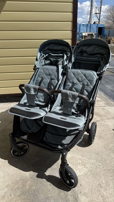 Продам коляску для двойни