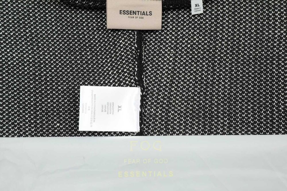 Aduc pe comanda Pulovere ESSENTIALS orice model