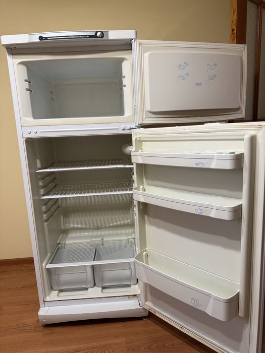 Продам холодильник б/у  2х камерный