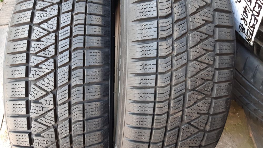 2 anvelope 215/60r17 iarnă  kumho 2022 preț 250 lei/buc