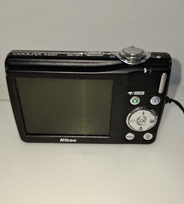 Nikon Coolpix S220 компактен дигитален фотоапарат