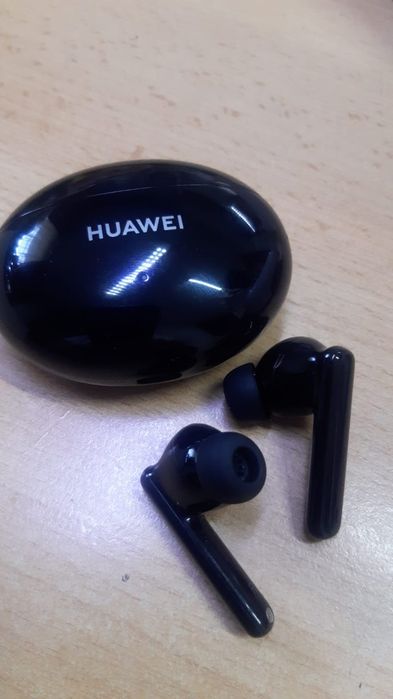 Продам оригинальные наушники