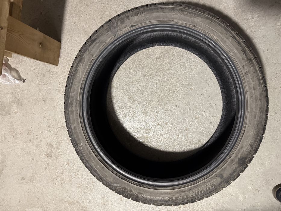 Шины зимние 245/45-21 goodyear