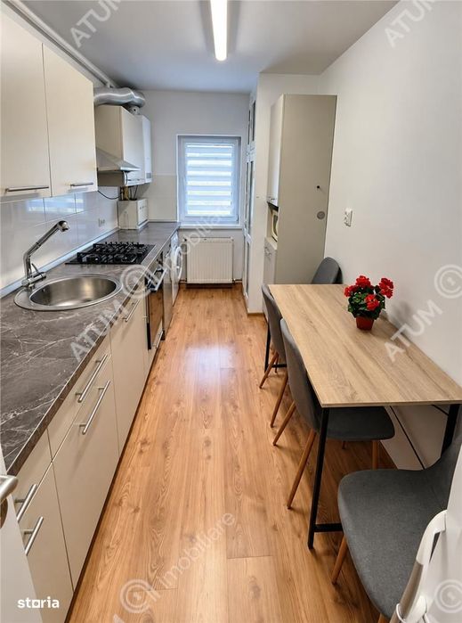 Apartament renovat cu 3 camere 2 bai si pivnita in Sibiu
