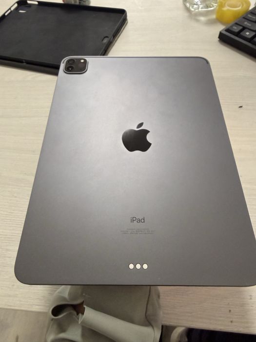 iPad Pro 11 M1 128GB (3 поколение) в идеале, срочно