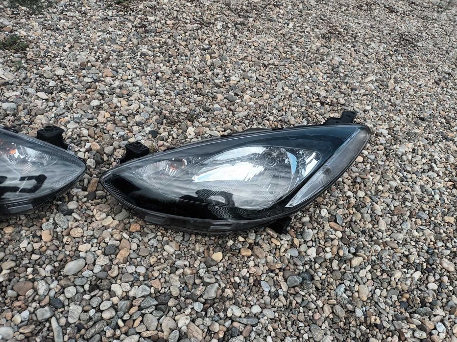 ляв и десен фар за мазда 2 07 - 14 MAZDA 2