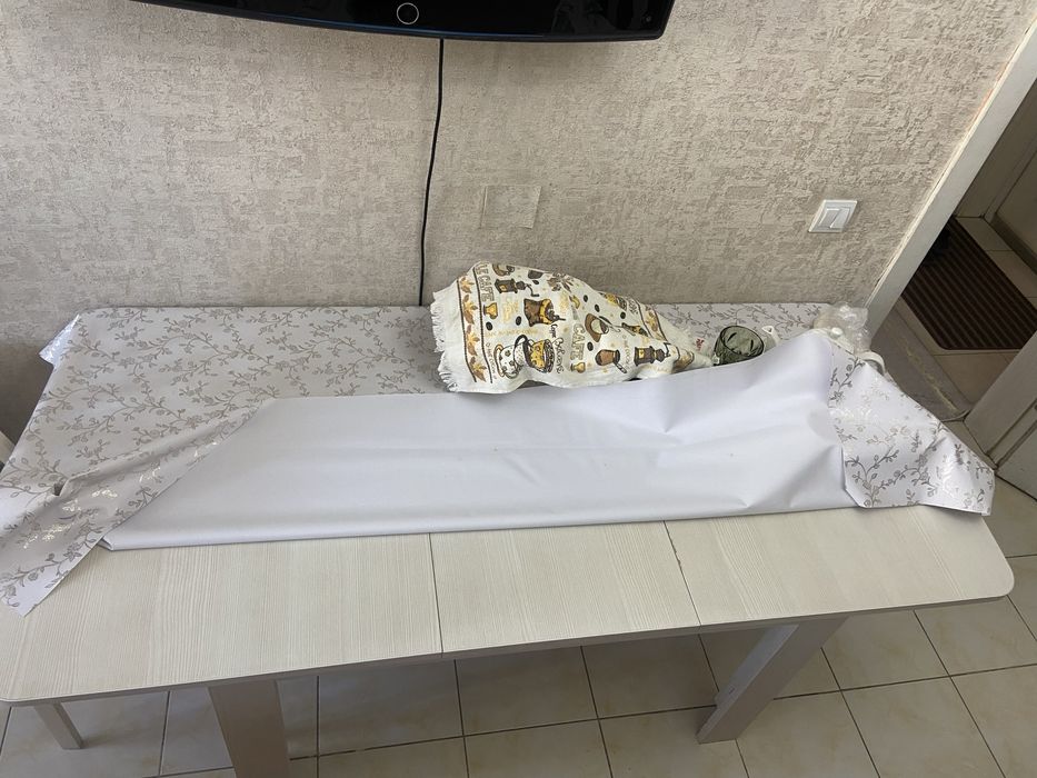 Продается стол со стульями