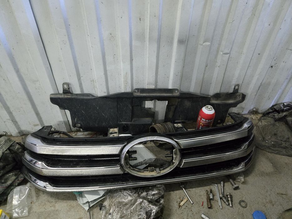 Бампер Тайота Хайлюкс