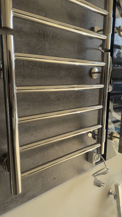 Собственное производство электрических полотенцесушителей.