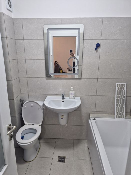 Inchiriez Apartament 2 camere  cu loc de parcare