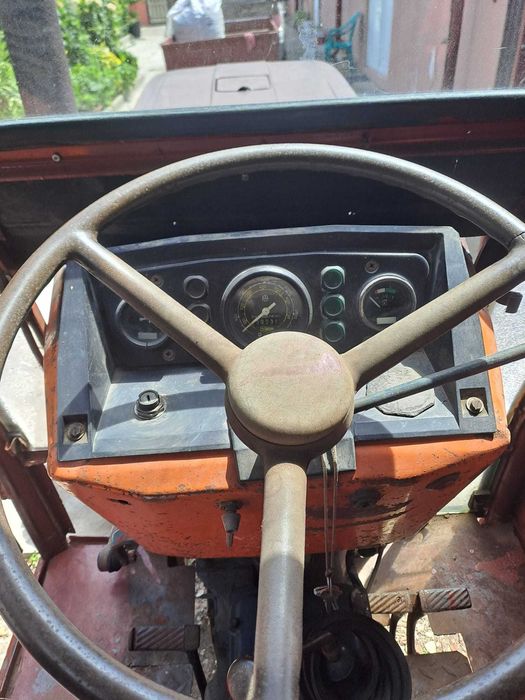 Tractor universal 445-v