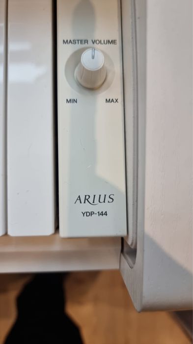 Продам пианино Yamaha Arius YDP-144